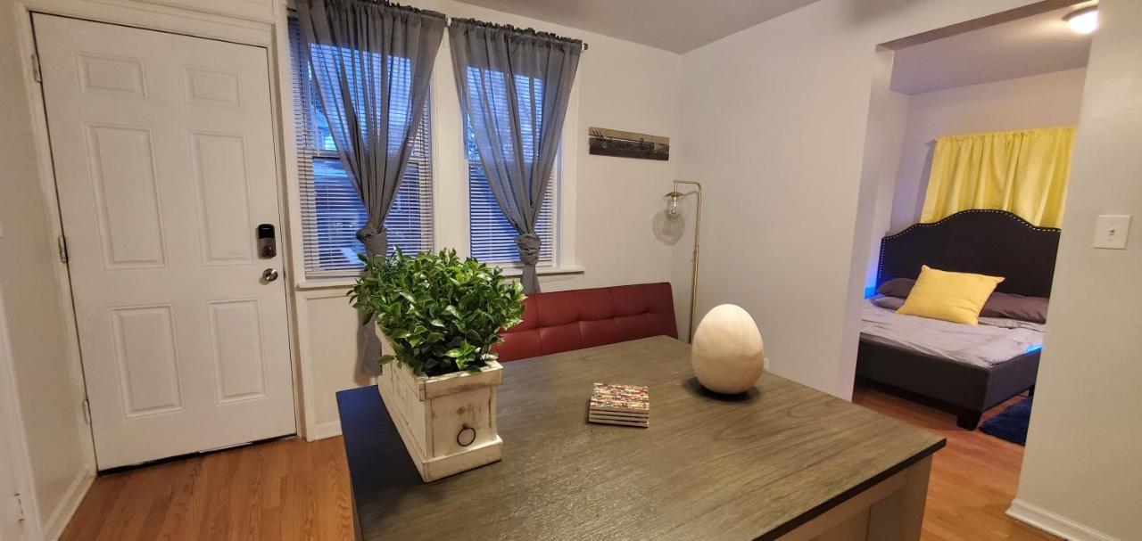Cozy 1 Bedroom, 1 Min From Irving Park Blue Line, Free Parking Chicago Bagian luar foto