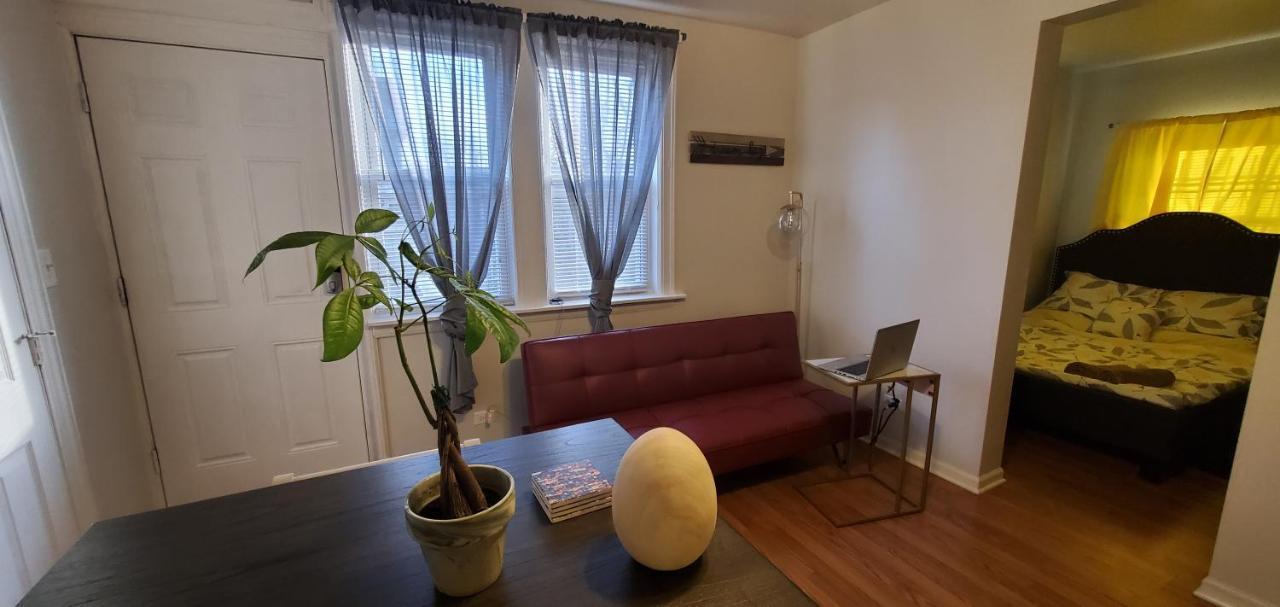 Cozy 1 Bedroom, 1 Min From Irving Park Blue Line, Free Parking Chicago Bagian luar foto