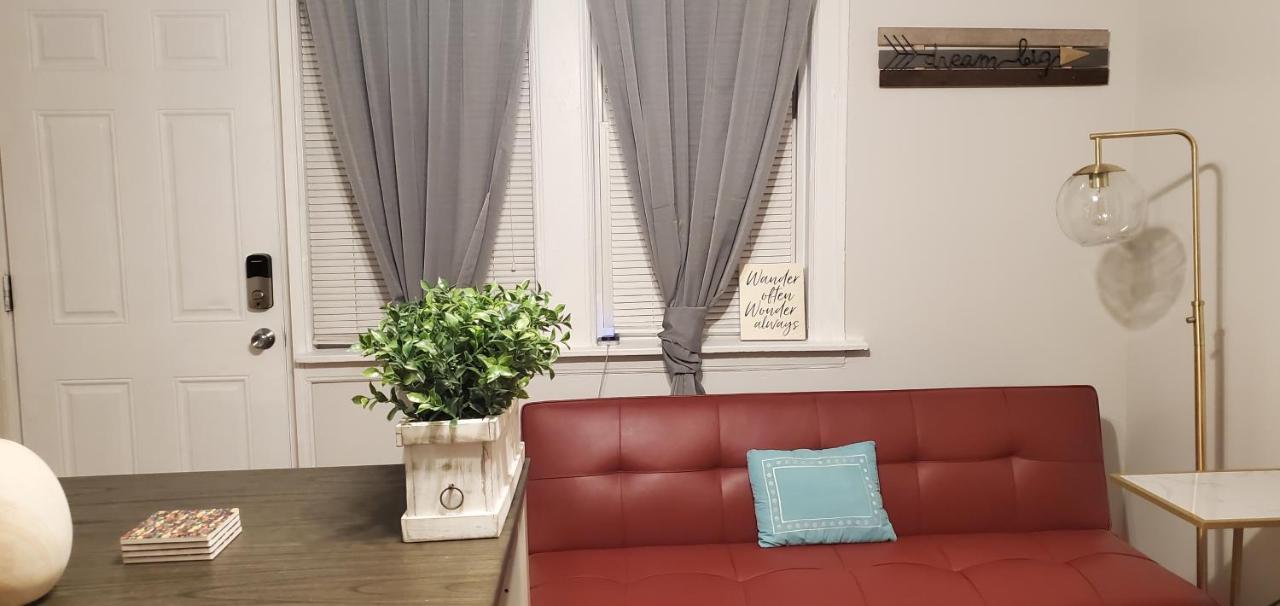 Cozy 1 Bedroom, 1 Min From Irving Park Blue Line, Free Parking Chicago Bagian luar foto