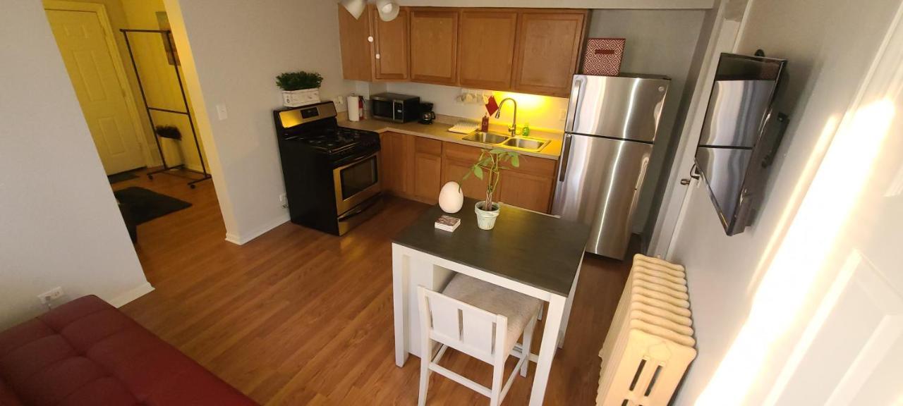 Cozy 1 Bedroom, 1 Min From Irving Park Blue Line, Free Parking Chicago Bagian luar foto