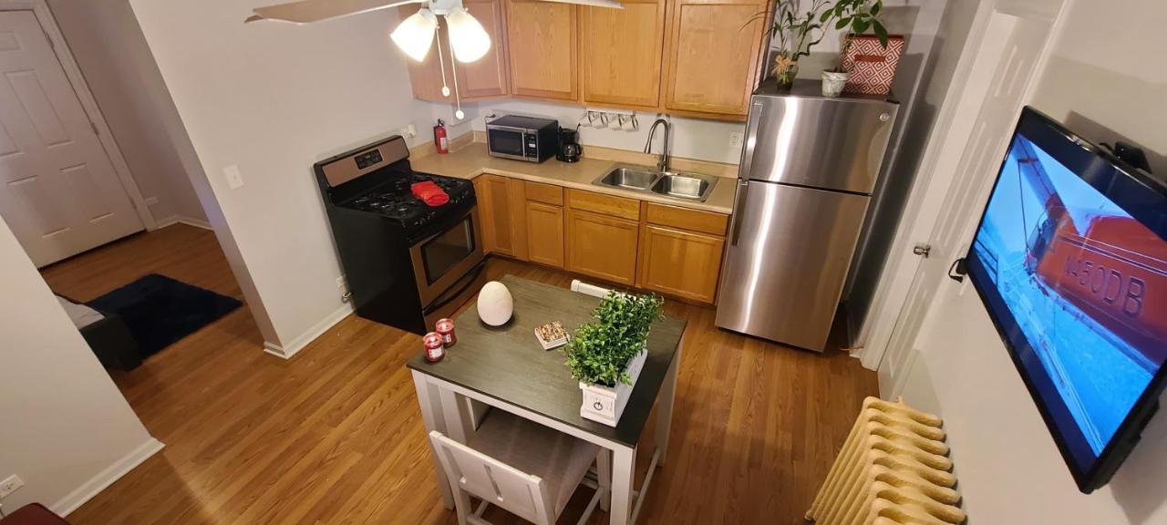 Cozy 1 Bedroom, 1 Min From Irving Park Blue Line, Free Parking Chicago Bagian luar foto