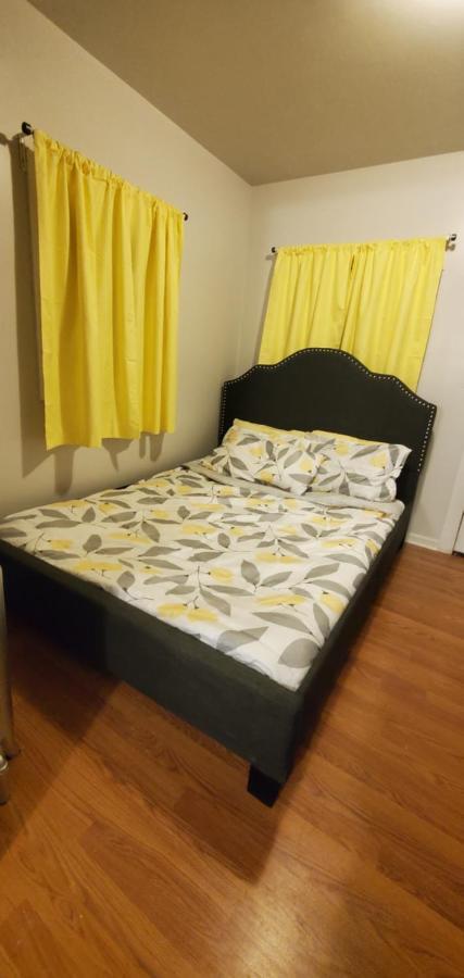 Cozy 1 Bedroom, 1 Min From Irving Park Blue Line, Free Parking Chicago Bagian luar foto