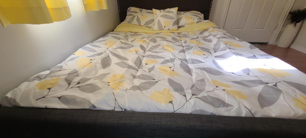 Cozy 1 Bedroom, 1 Min From Irving Park Blue Line, Free Parking Chicago Bagian luar foto