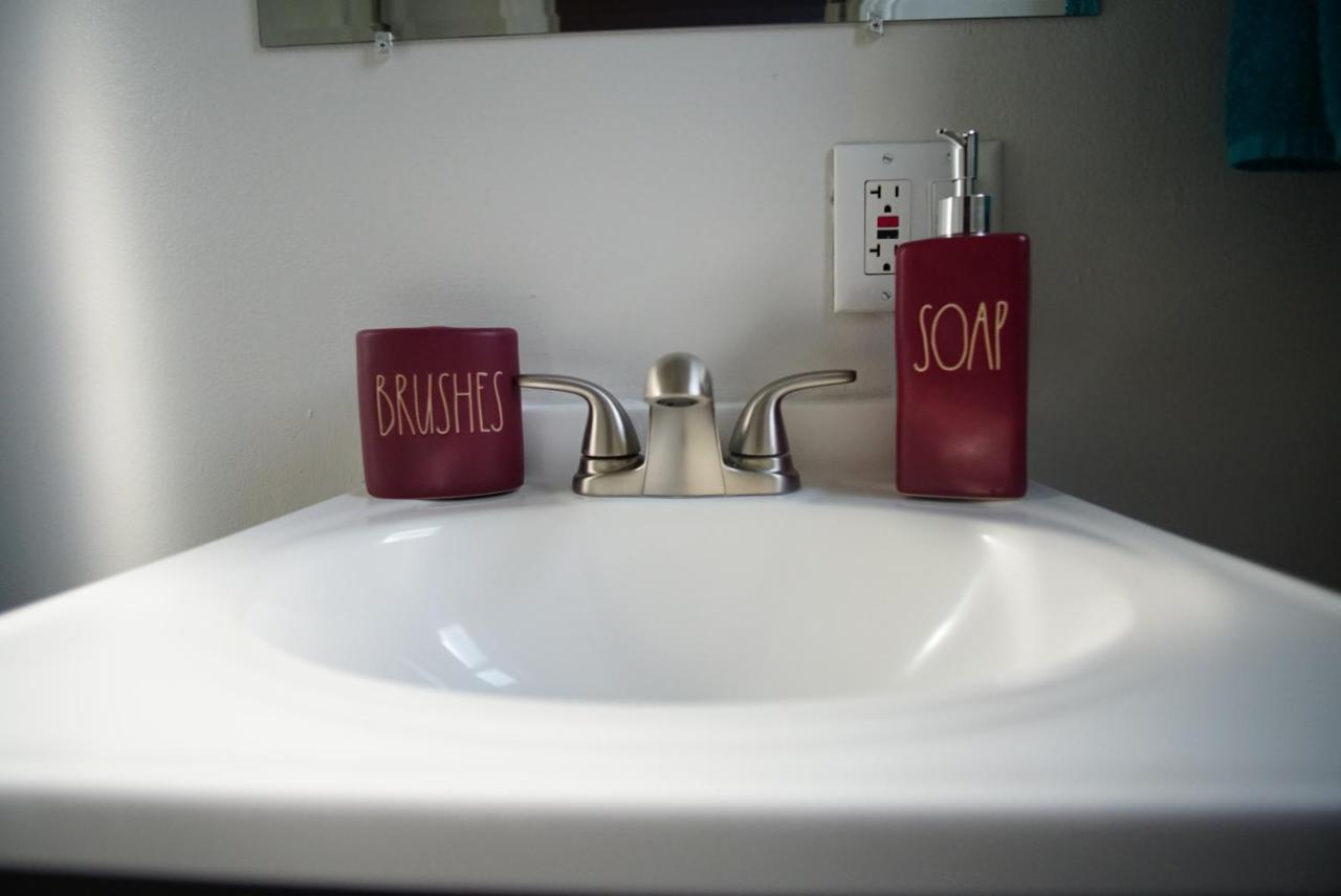 Cozy 1 Bedroom, 1 Min From Irving Park Blue Line, Free Parking Chicago Bagian luar foto