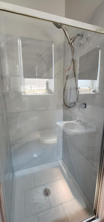 Cozy 1 Bedroom, 1 Min From Irving Park Blue Line, Free Parking Chicago Bagian luar foto